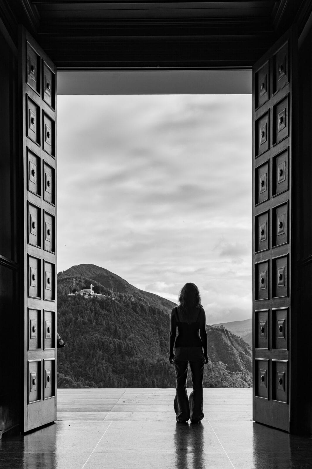 presence-doorway-figure-colombia