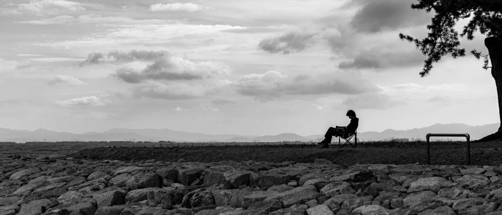 presence-reading-by-the-beach