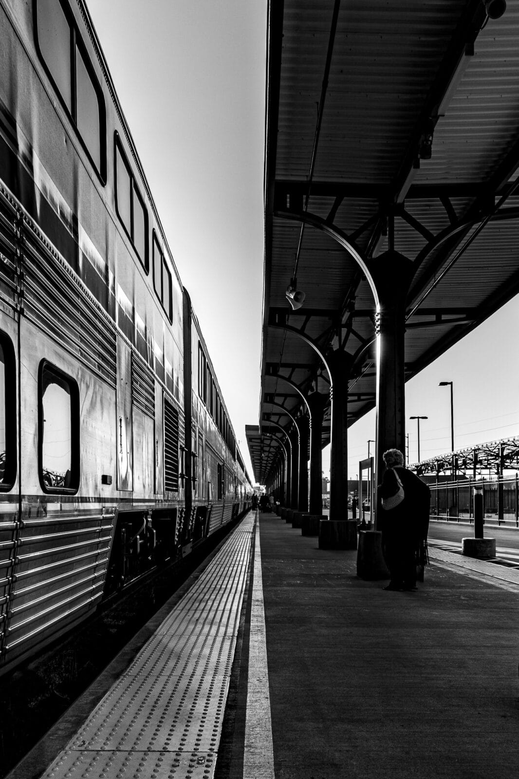 structure-amtrak-zephyr-station-dawn