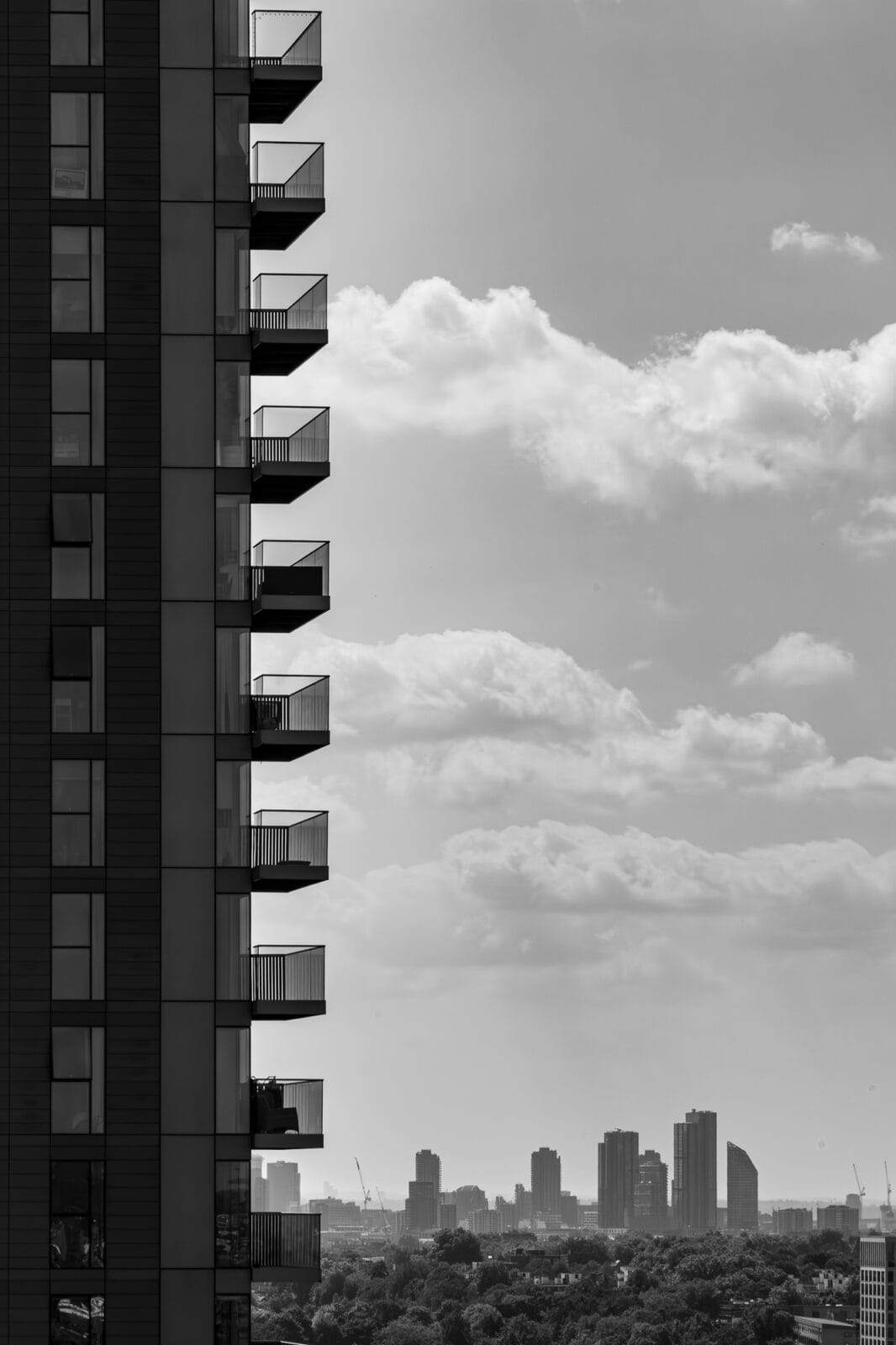 structure-balconies-overlooking-London
