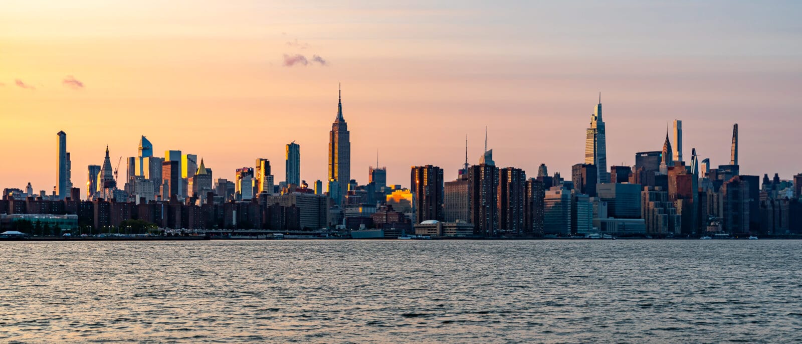 structure-manhattan-skyline-sunset-from-bushwich-brooklyn
