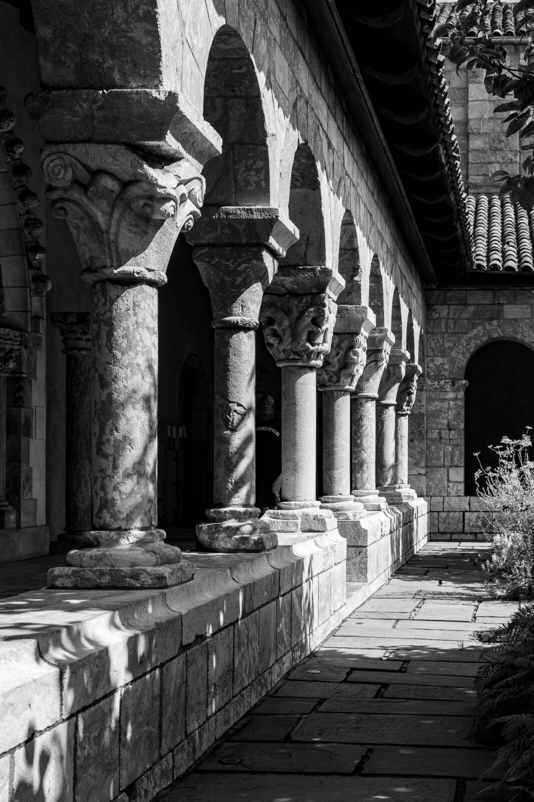 structure-met-cloisters-arches-nyc-01