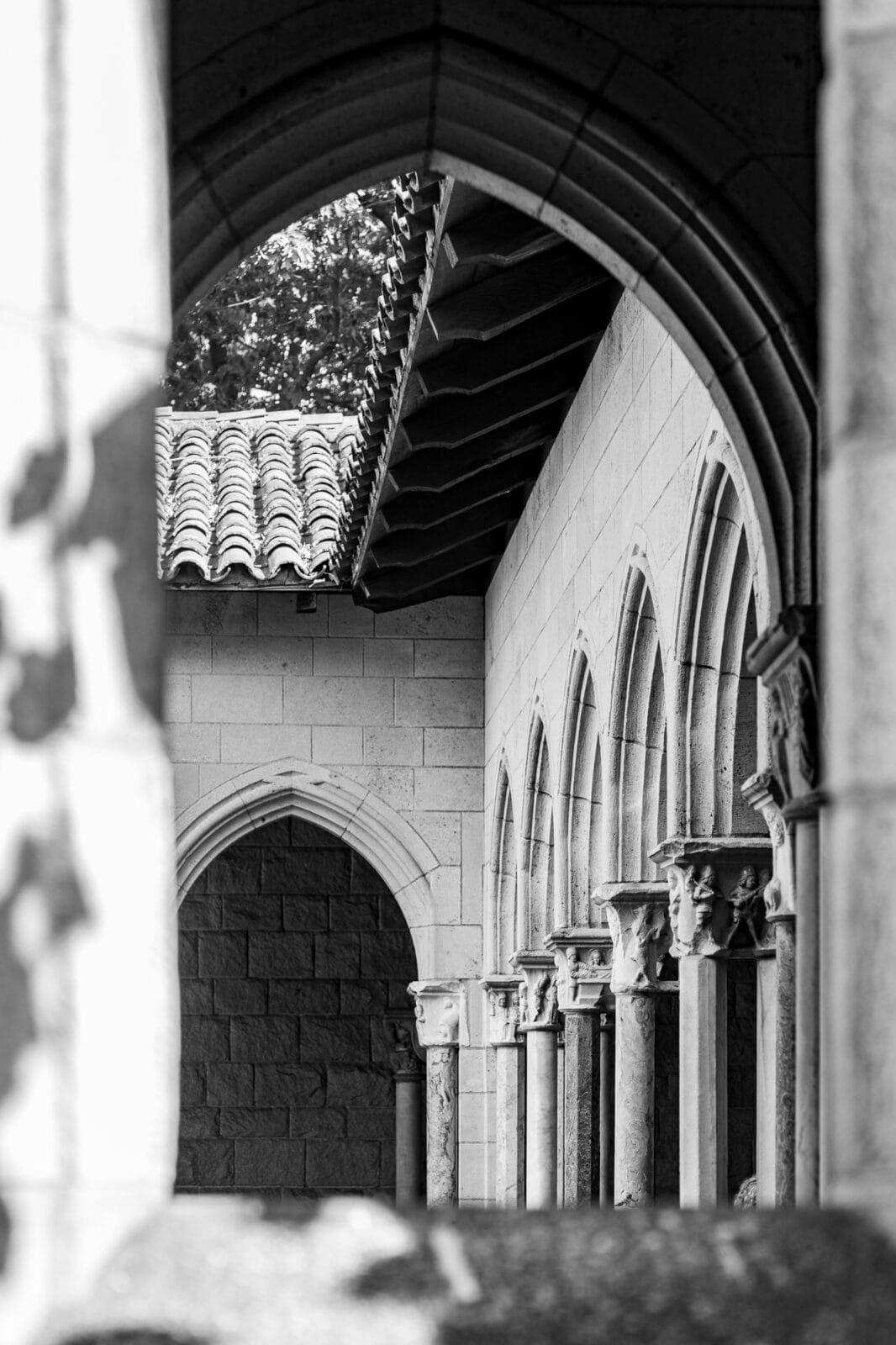 structure-met-cloisters-arches-nyc-02