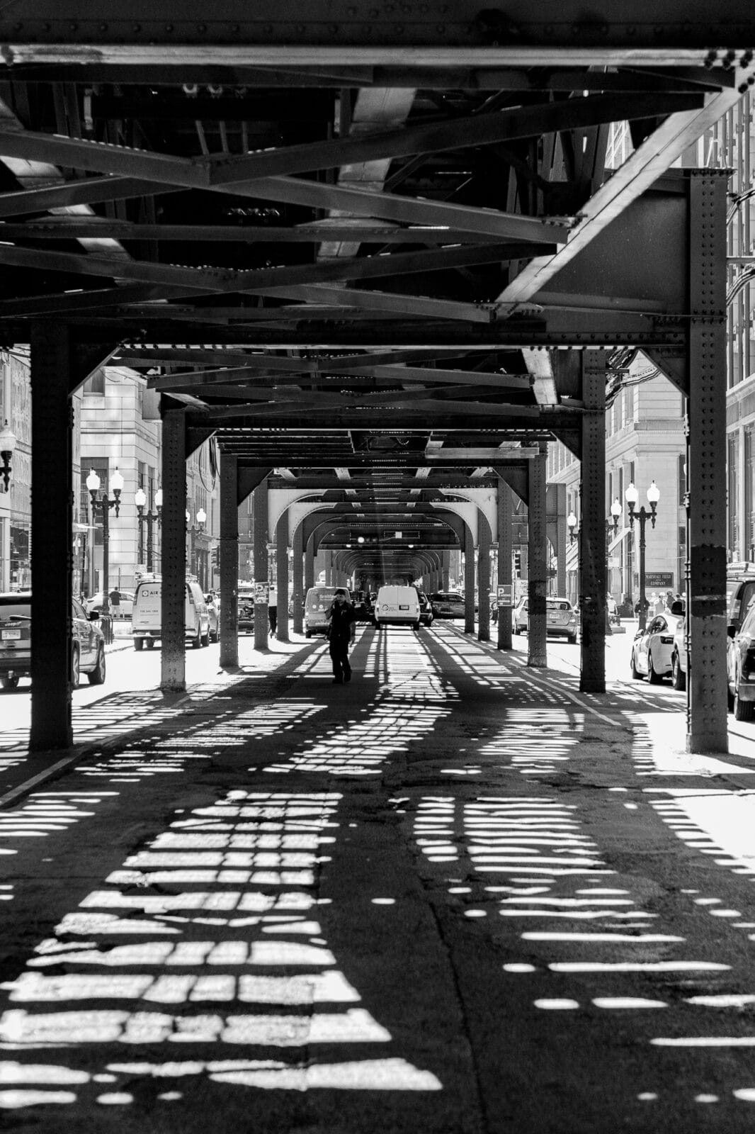 structure-train-steelwork-shadows-chicago